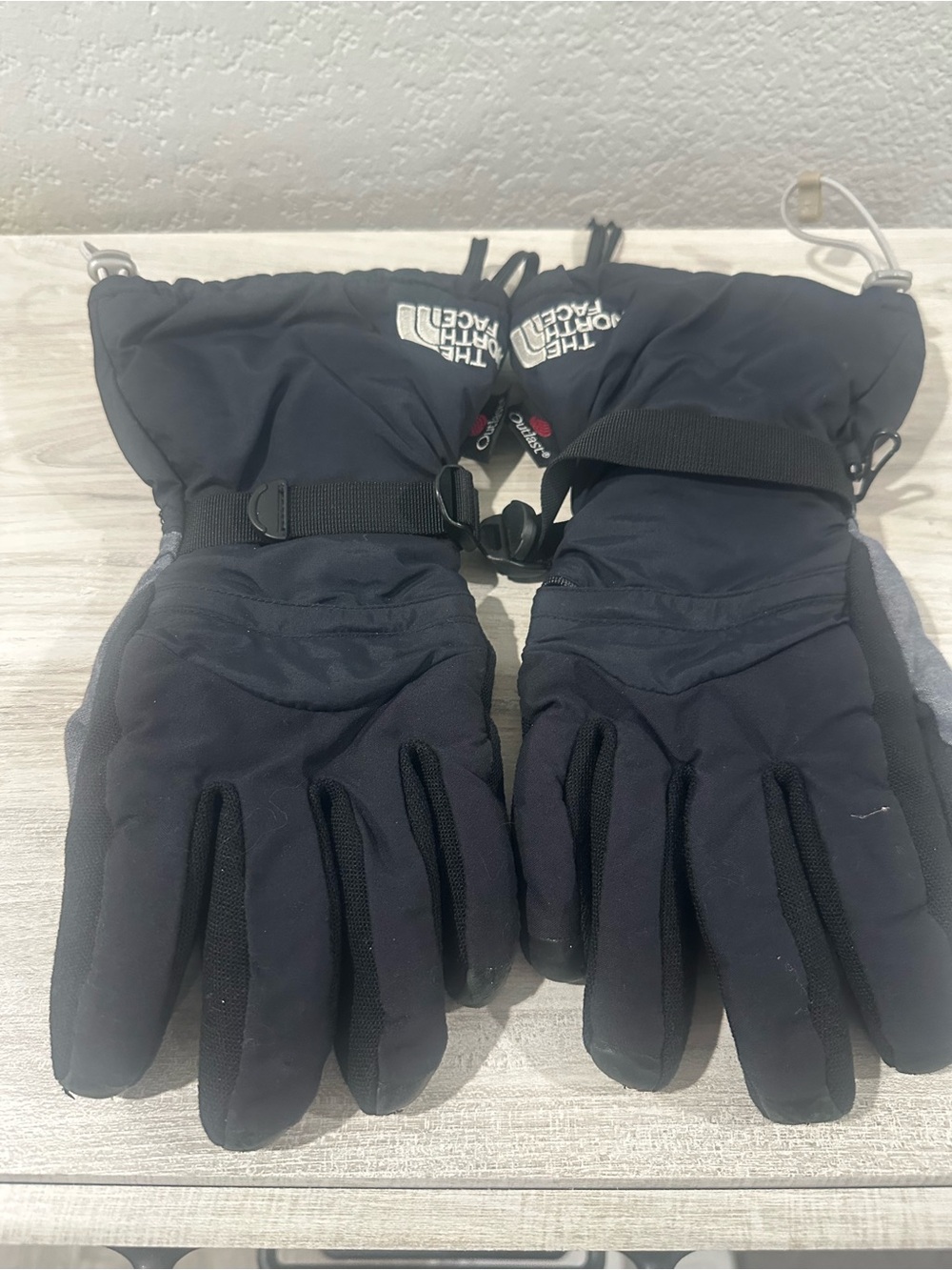 The North Face Women's Black Insulated Gloves